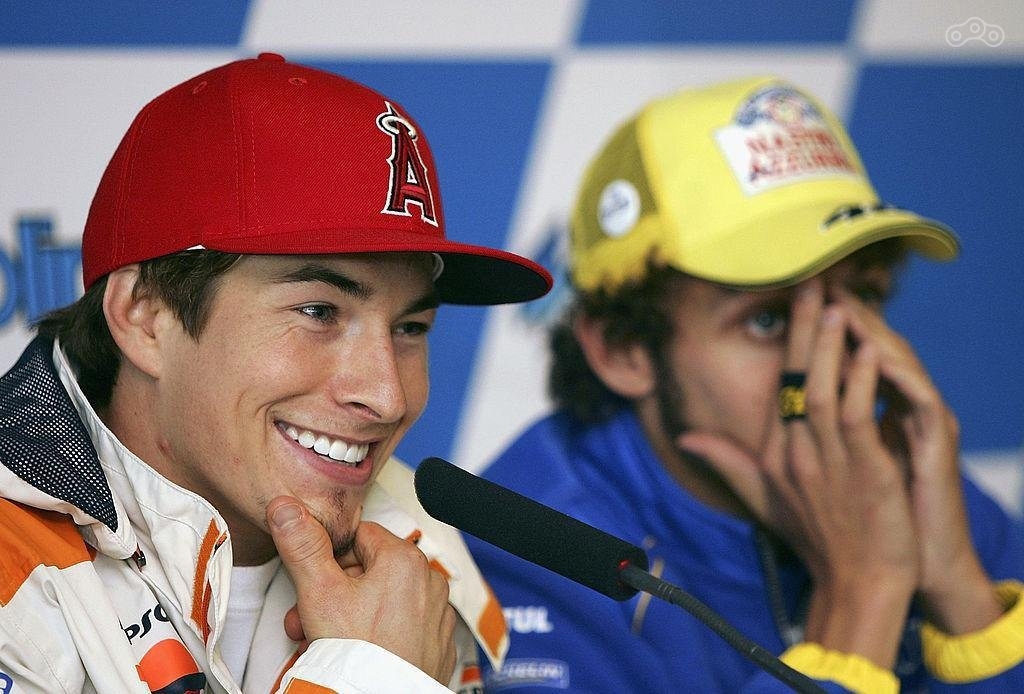 Ники Хэйден на пресс-конференции вместе с Валентино Росси