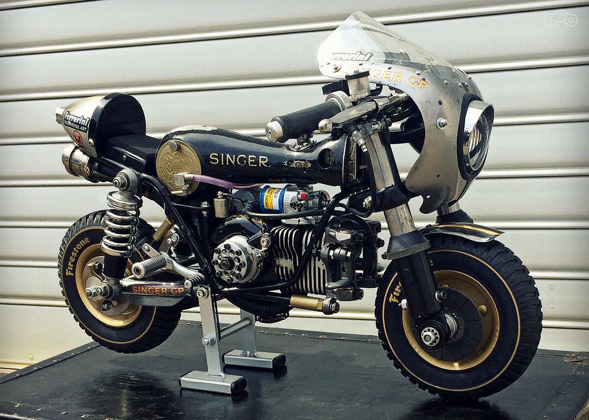 Швейная машинка выполняет в минибайке роль рамы