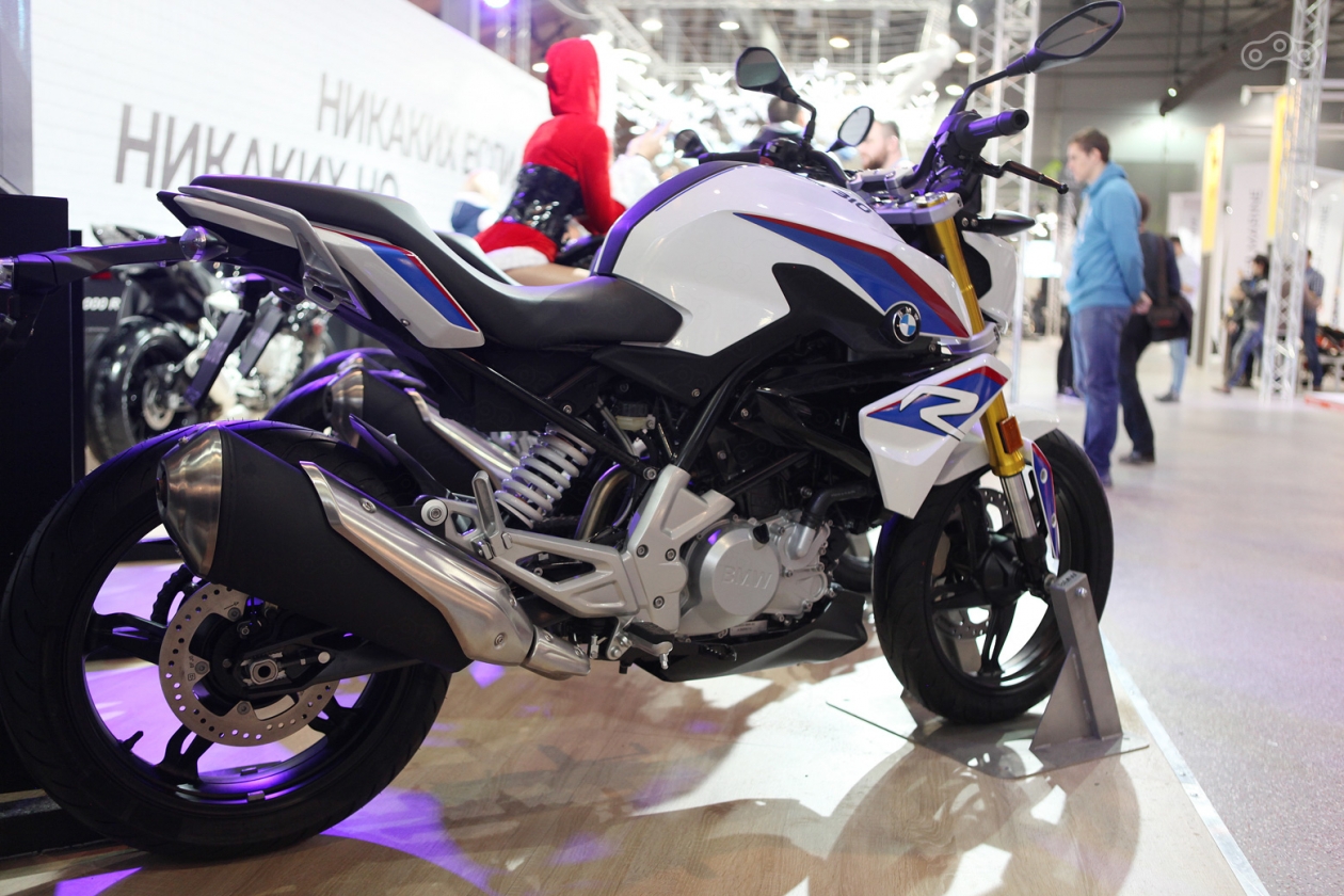 Новинка от BMW смотрится вживую весьма достойно – «дешёвым» G310R не выглядит.