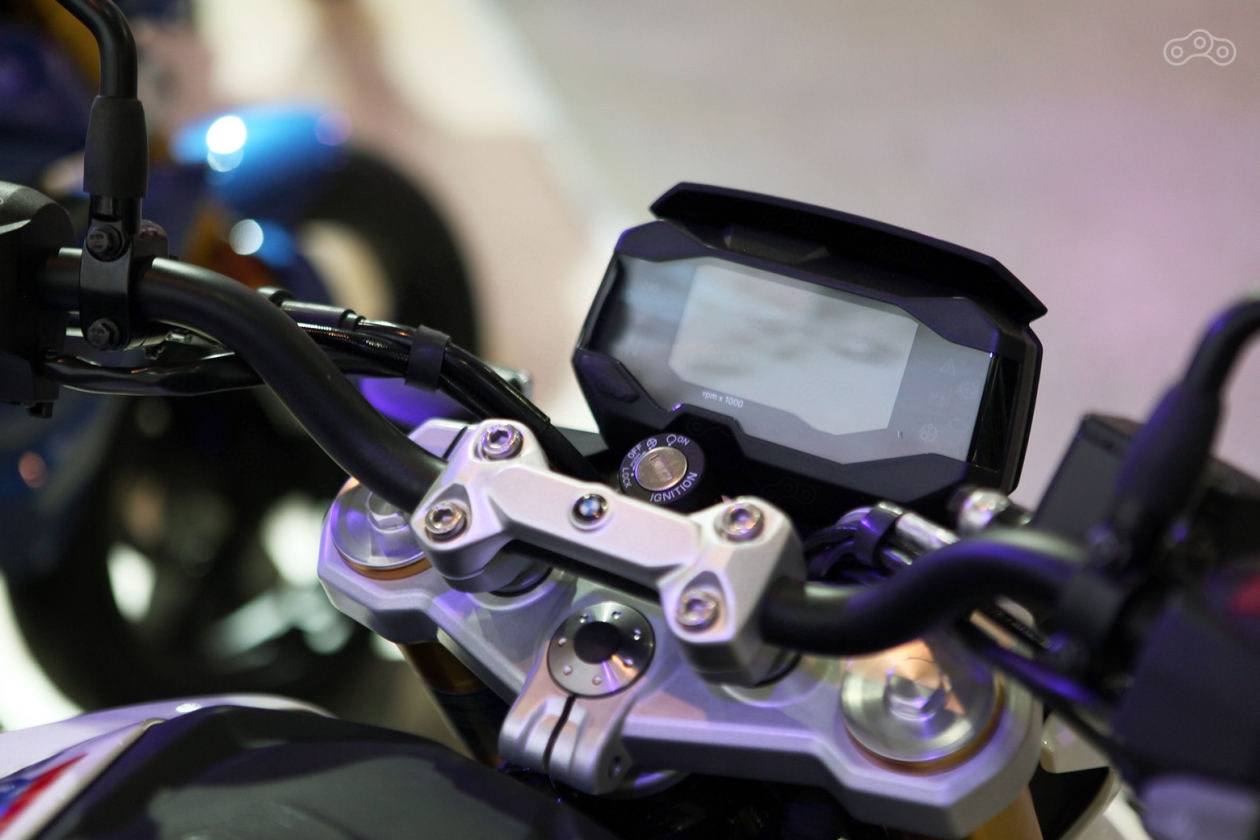 Приборная панель нового BMW G310R