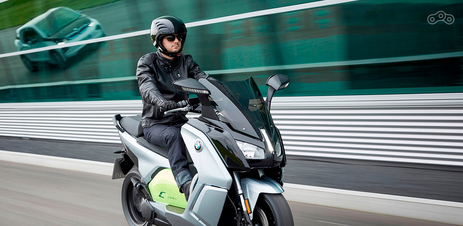 Максискутер обычно выбирают райдеры, стремящиеся к комфорту и практичности ежедневных поездок. Фото – BMW Motorrad