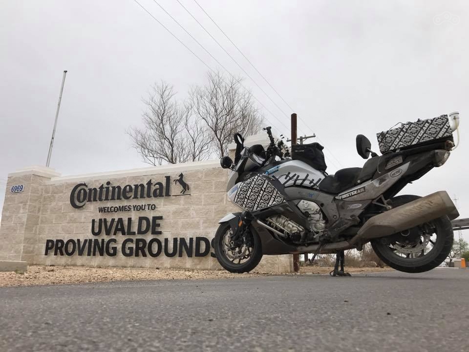 Для установления рекорда Карл использовал собственный BMW K1600GT