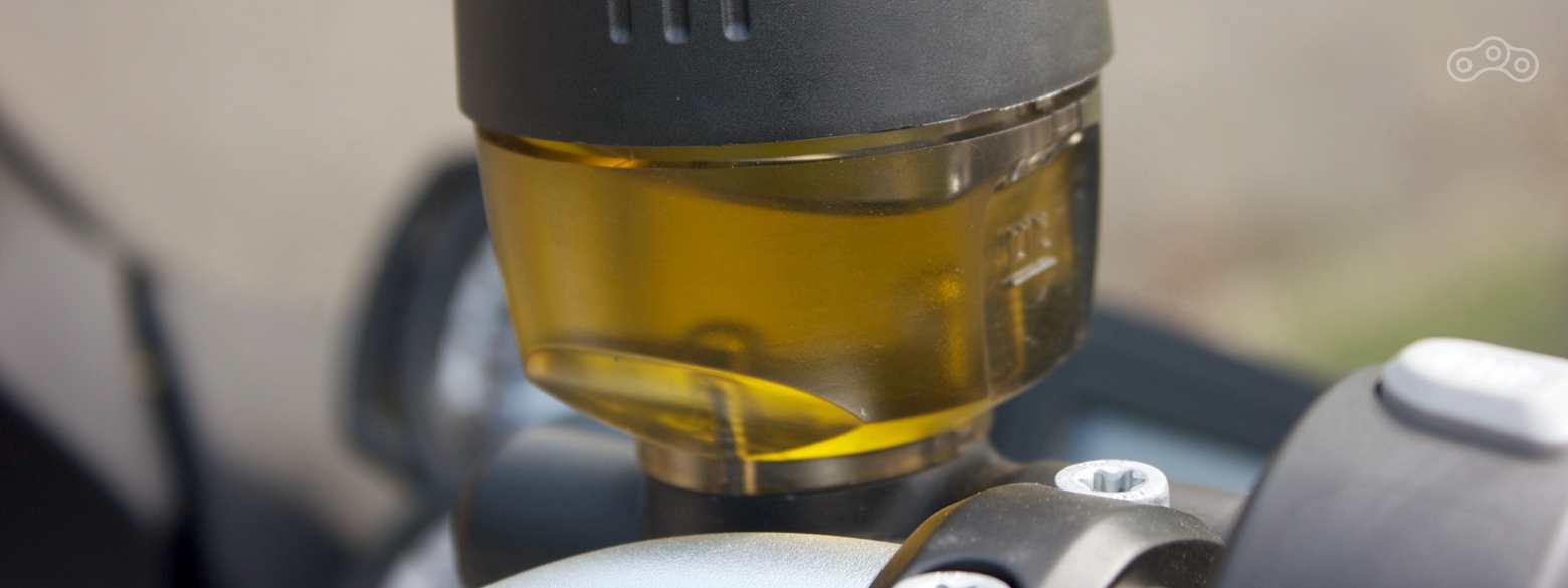 После покупки б/у мотоцикла тормозную жидкость придётся заменить