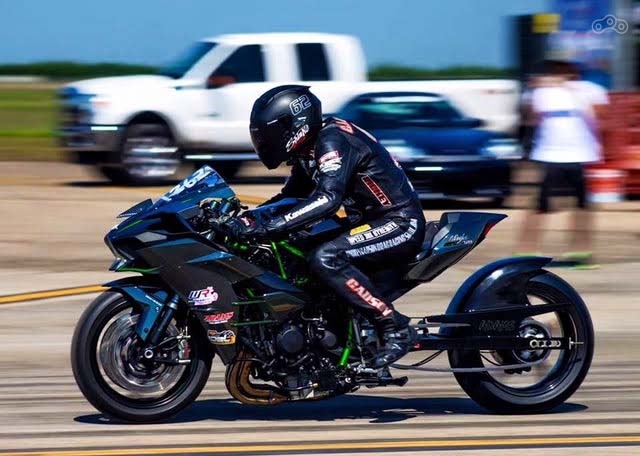 Рики Гадсон на тюнингованном спортбайке Kawasaki H2R