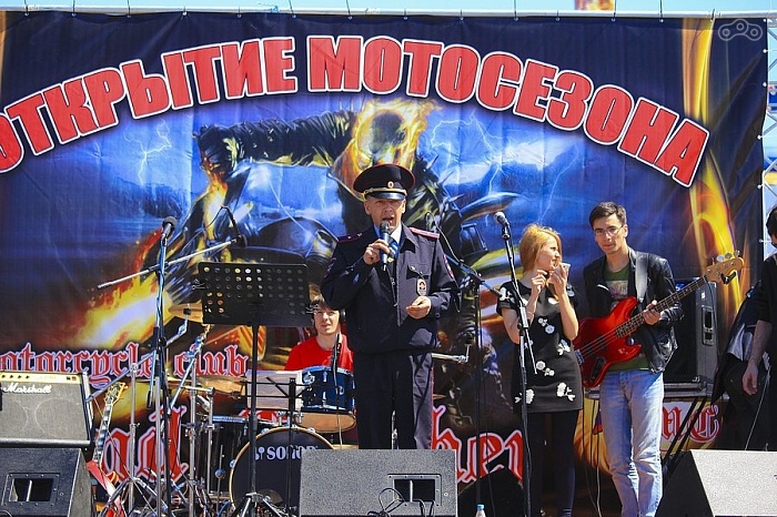 Представитель ГИБДД Андрей Волков напомнил о необходимости соблюдения ПДД и взаимоуважении на дороге