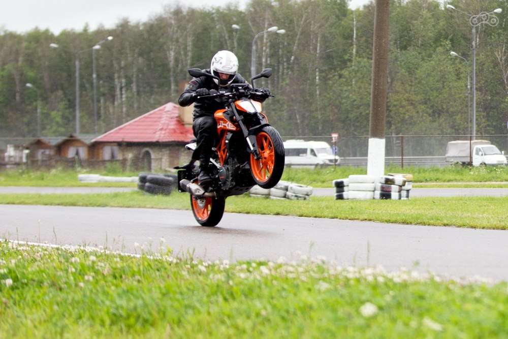 Новый KTM Duke 390 на картодроме «Лидер»