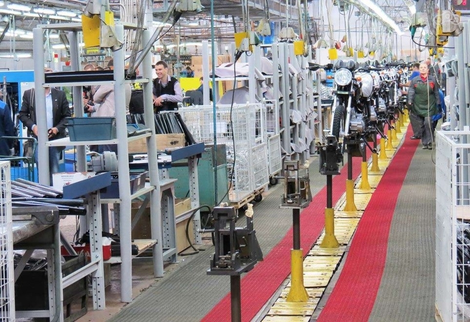 Сборочный конвеер мотоциклов Минск D1 250