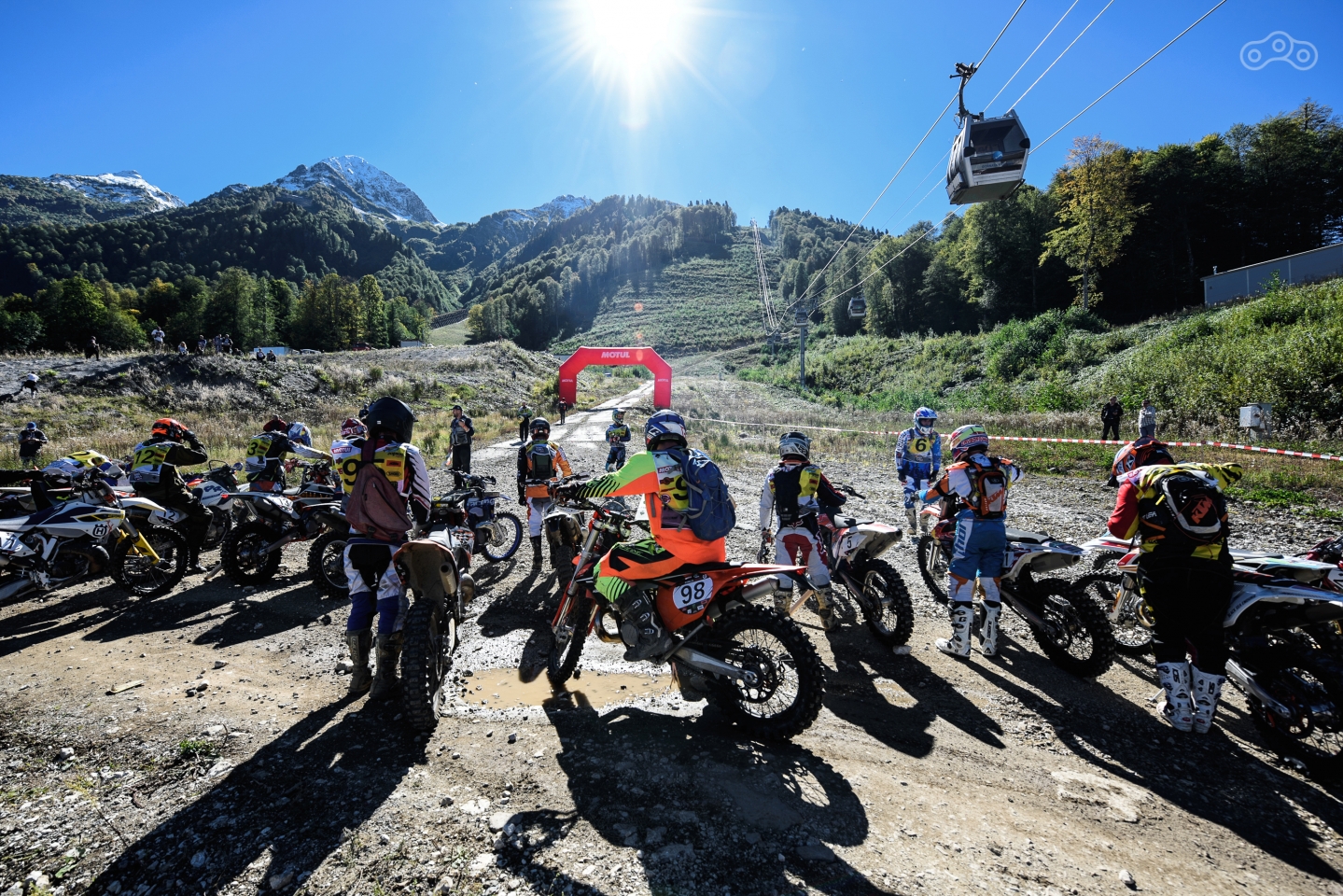 Участники эндуро-соревнования Motul King of the Hill Sochi 2016