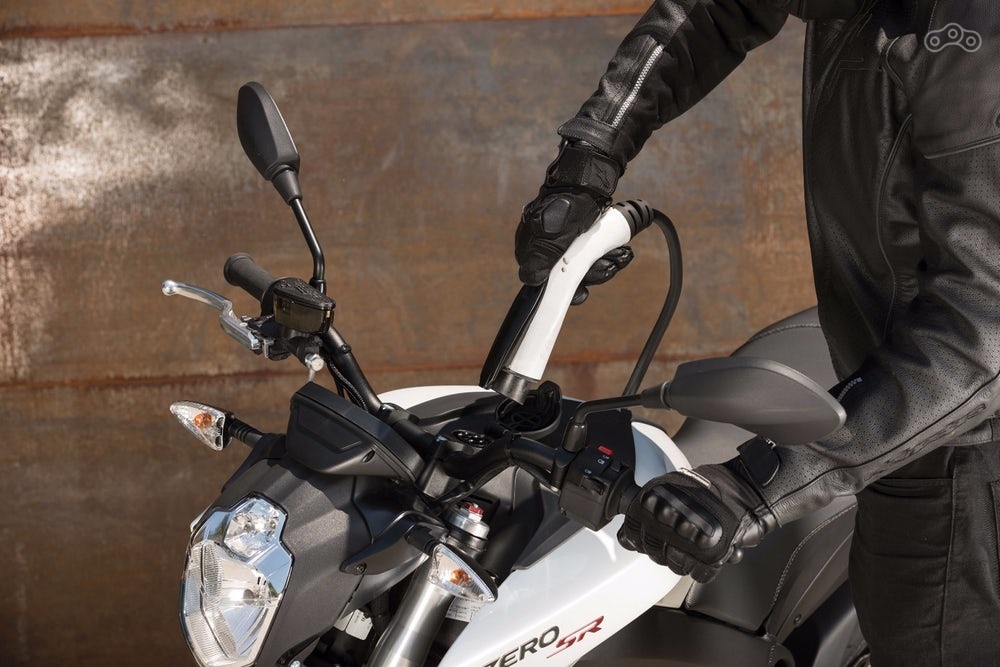 Быстрая зарядка сокращает время подзарядки аккумулятора Z-Force в шесть раз