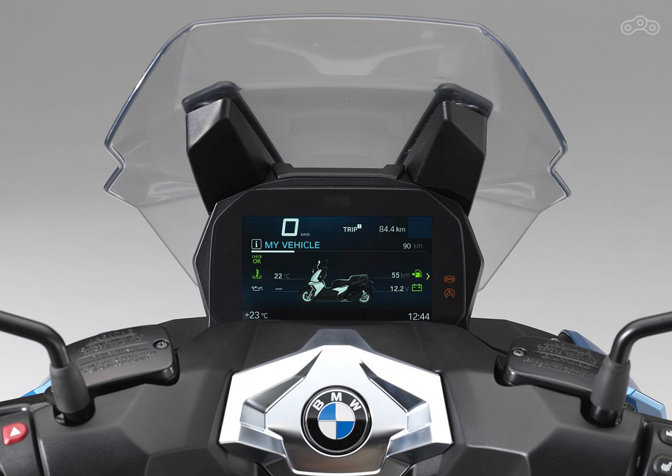 Небольшой ветровичок за приборной панелью не регулируется