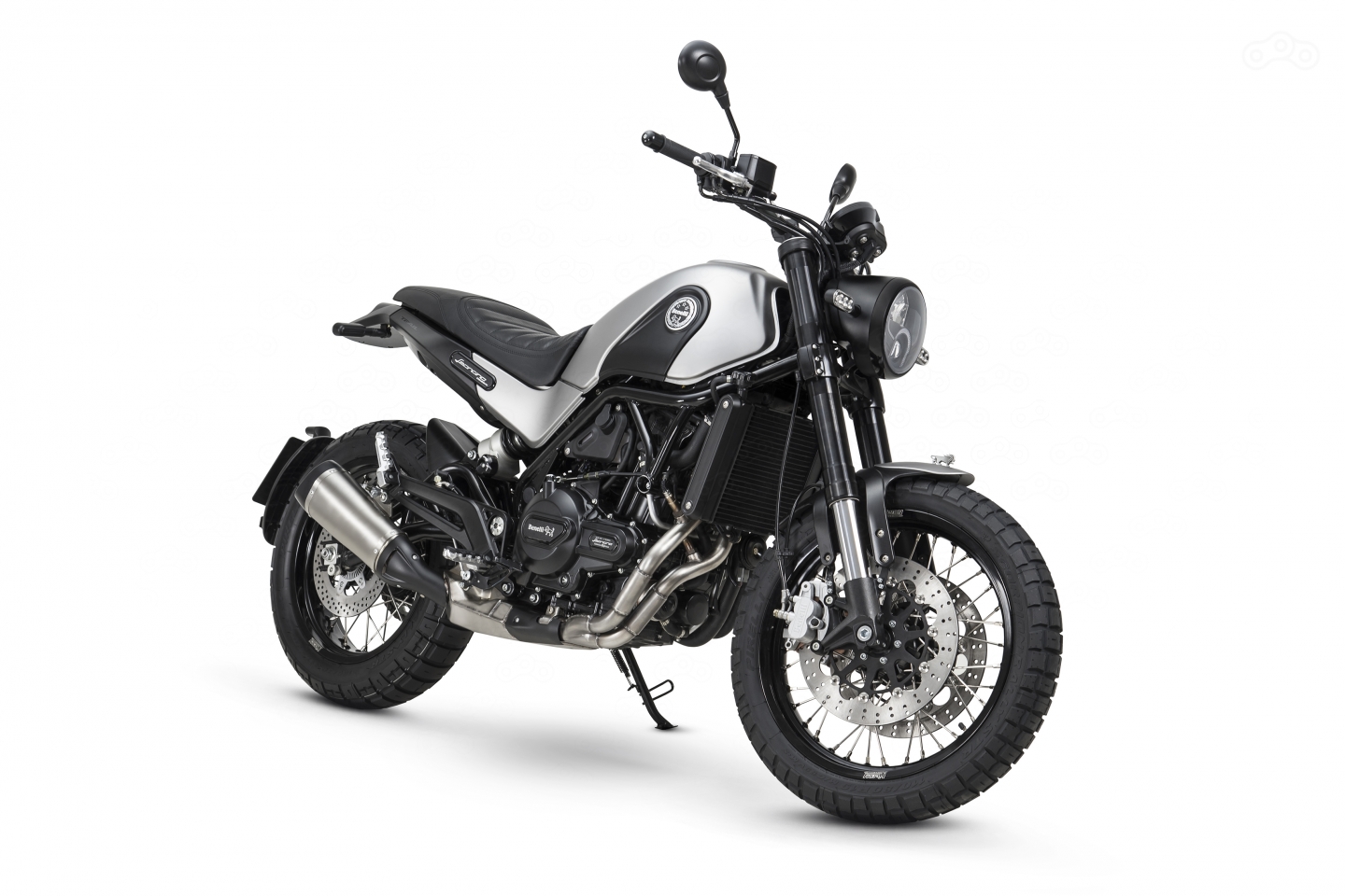 Все современные технические наработки вроде антиблокировочной системы и LED-оптики аналогичны модели Lioncino 500