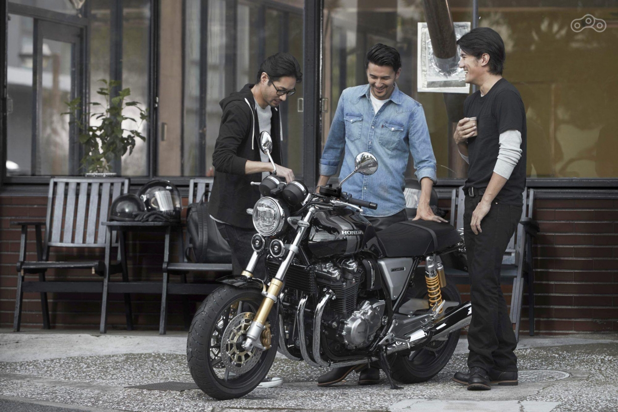 Мотоцикл смотрится не хуже новых «классиков» от BMW и без сомнения найдет своих почитателй