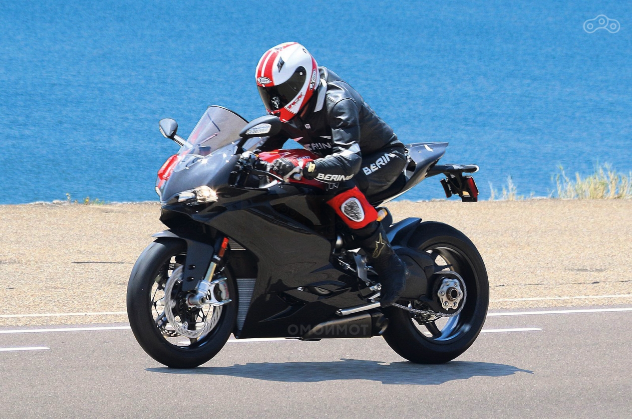 Тестовый образец нового Ducati 1299 Superleggera уже неоднократно попадал в объектив камер итальянских мотопапараци