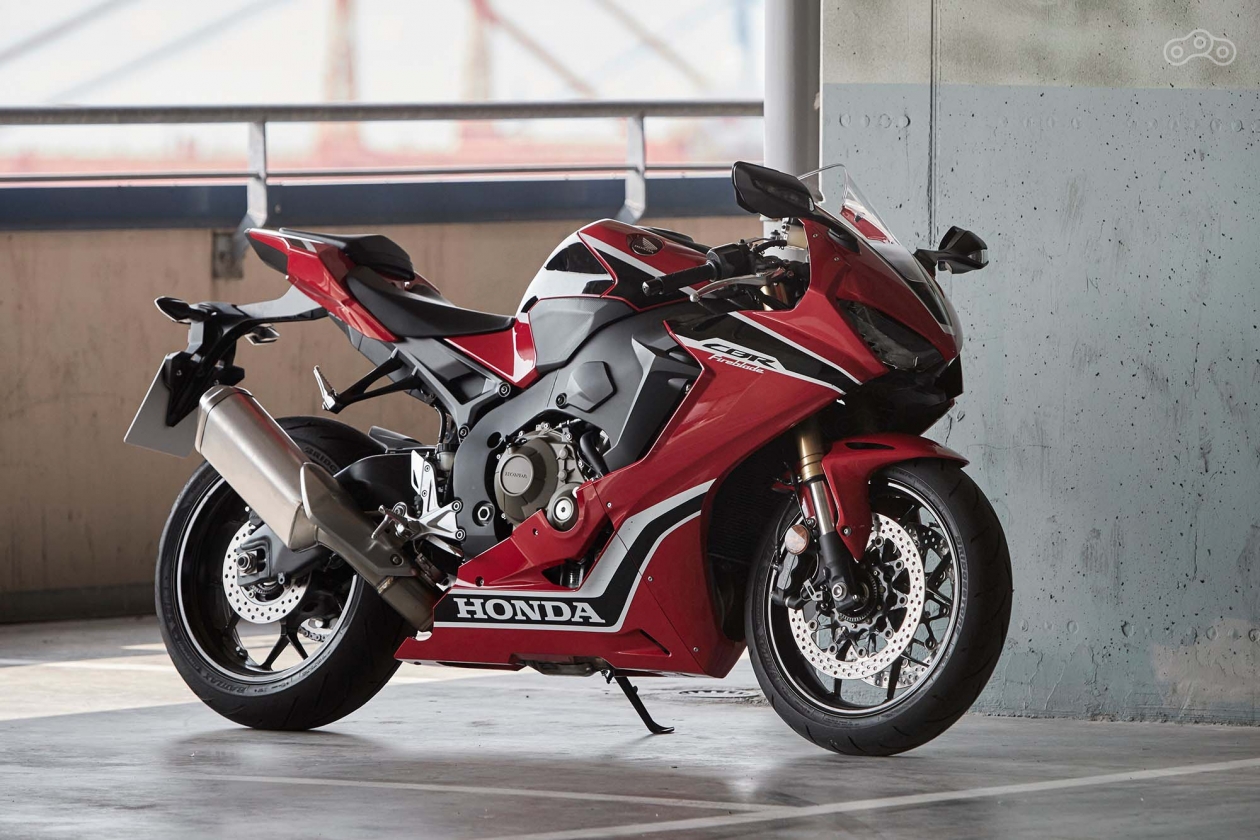 Новый спортбайк Honda CBR1000RR Fireblade, представленный на EICMA 2016