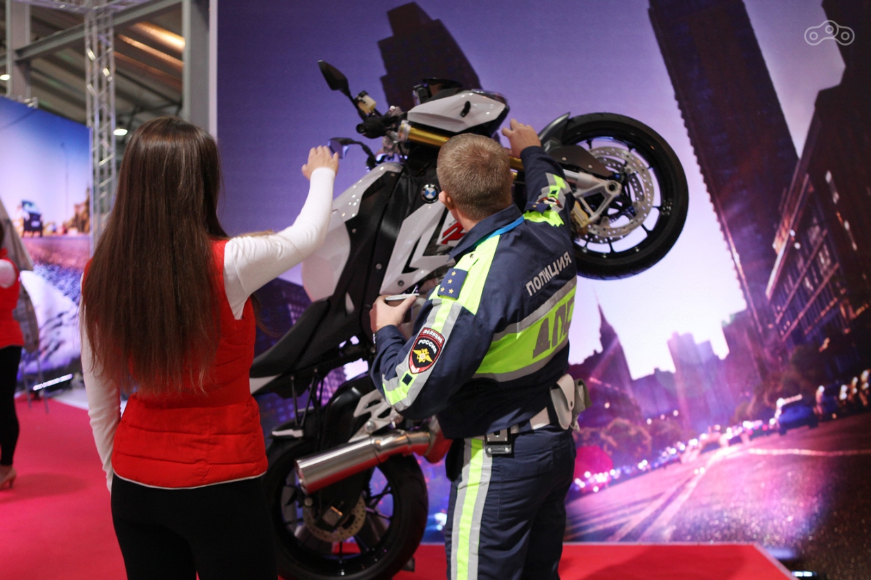 Сотрудник мотобатальона ДПС рассказывает о преимуществах BMW S1000R