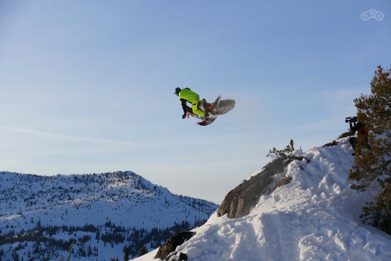 Высокий запас прочности позволяет устраивать не только скоростные заезды, но и выполнять элементы мотофристайла