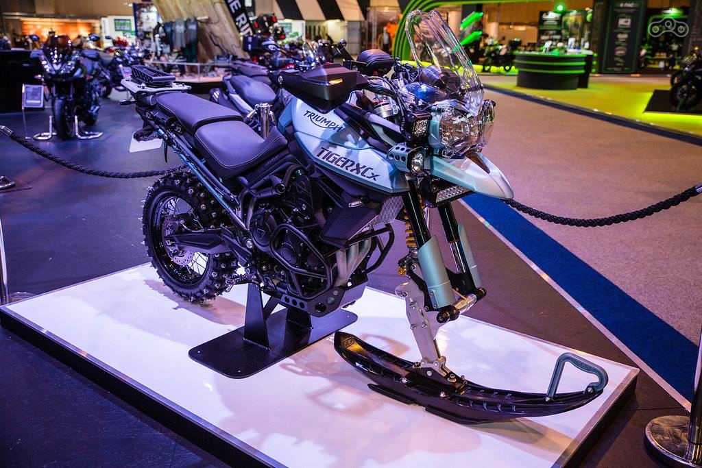 Triumph Tiger 800 Ice Bike задуман в первую очередь как шоу-стоппер – практическая польза от подобного «билда» весьма условна
