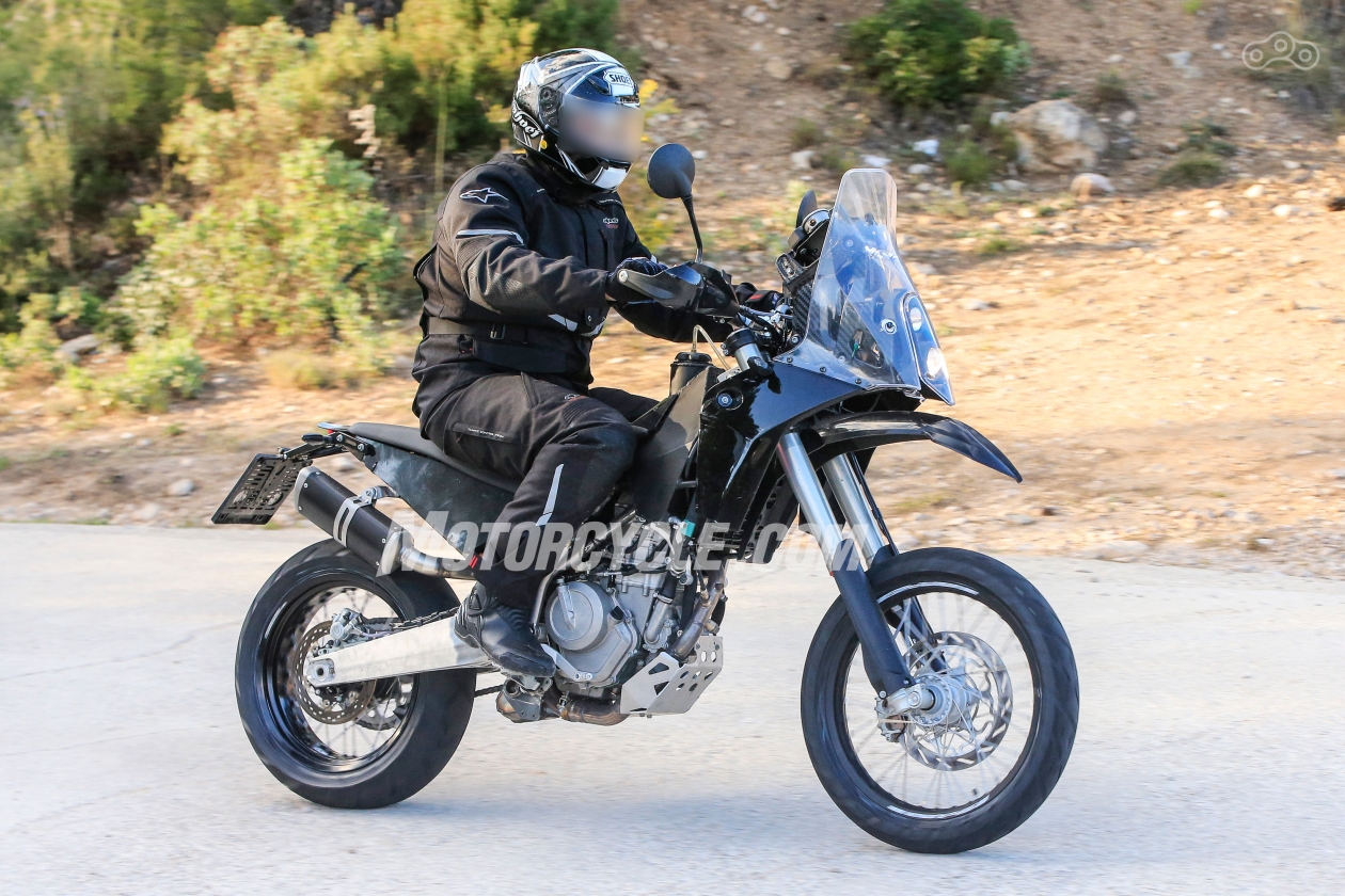 Передняя светодиодная оптика прикрыта пластиковой защитой. Фото motorcycle.com