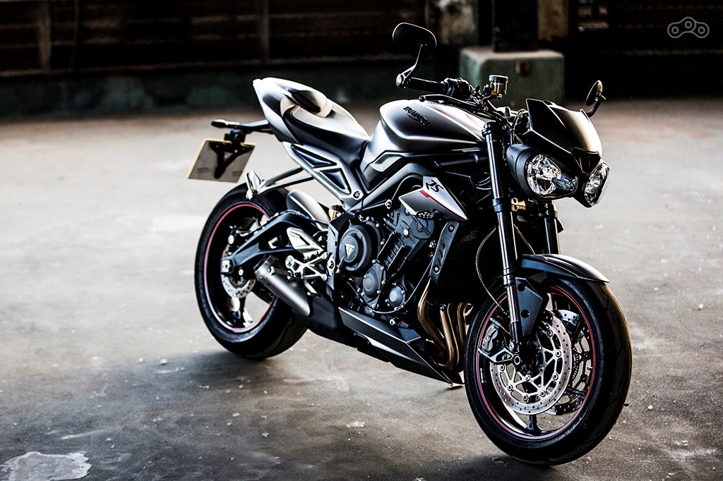 Мотоцикл Triumph Street Triple RS отличается «продвинутыми» подвесками и тормозной системой