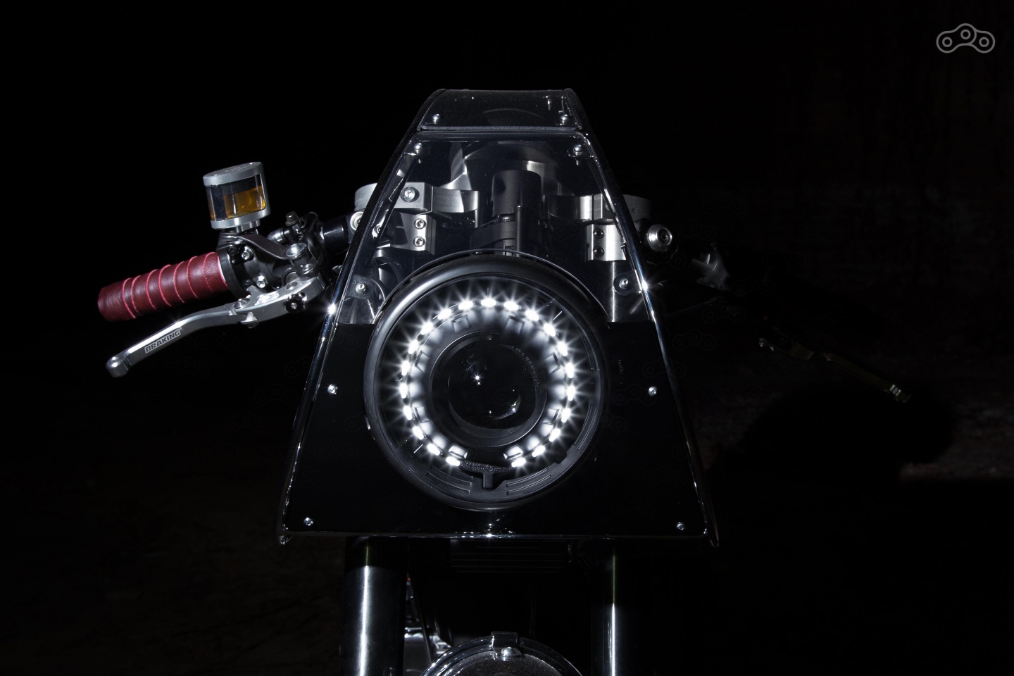 Слово «essenza» можно перевести с итальянского как «суть» или «дух»