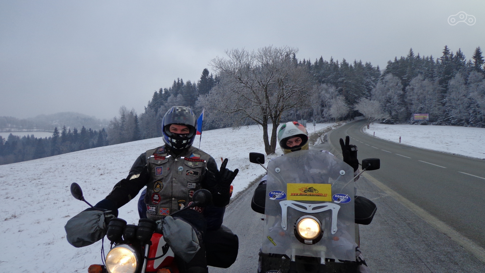 Чешские мотоциклисты по дороге на Elelefanten 2014. Фото – silnicnimotorky.cz