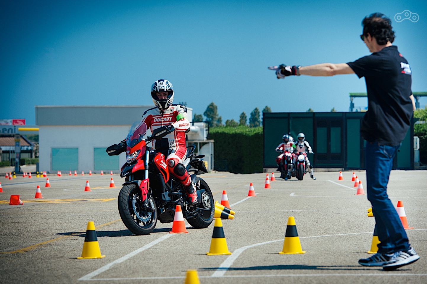 Первый уровень - площадка, где проходит обучение азами управления мотоциклом