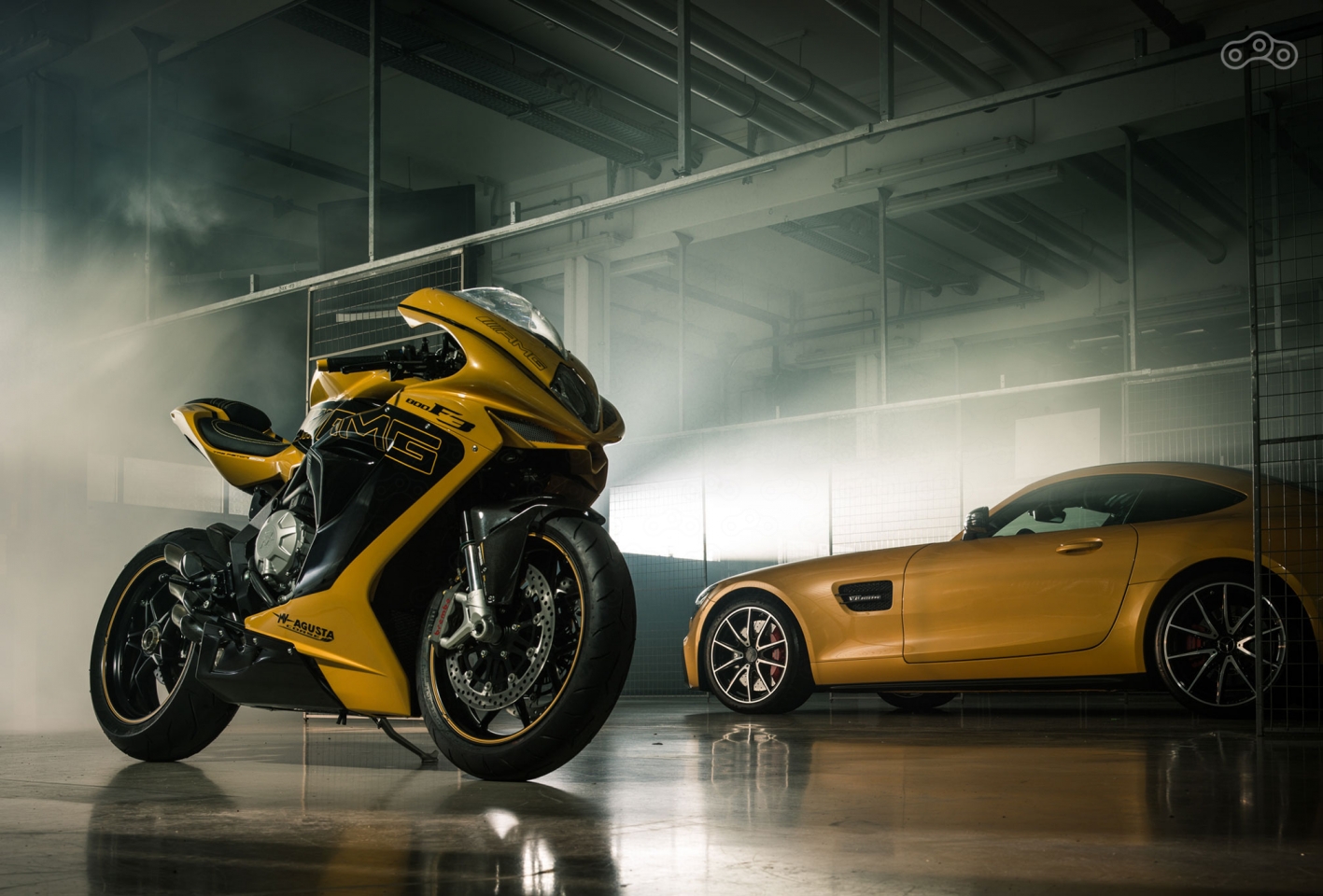 Спортбайк MV Agusta F3 в фирменной расцветке AMG