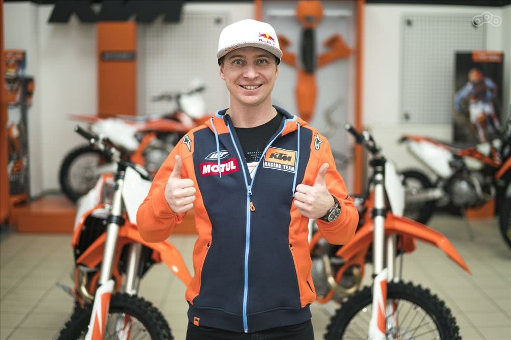 KTM предоставит спортсмену два кроссовых мотоцикла