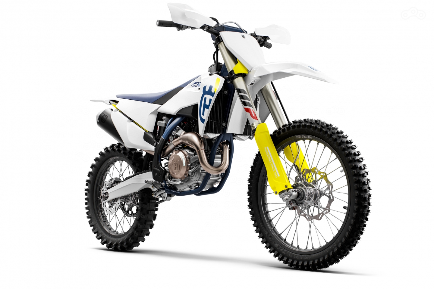 Флагман кроссовый линейки, Husqvarna FC450, получил обновлённую головку блока цилиндров