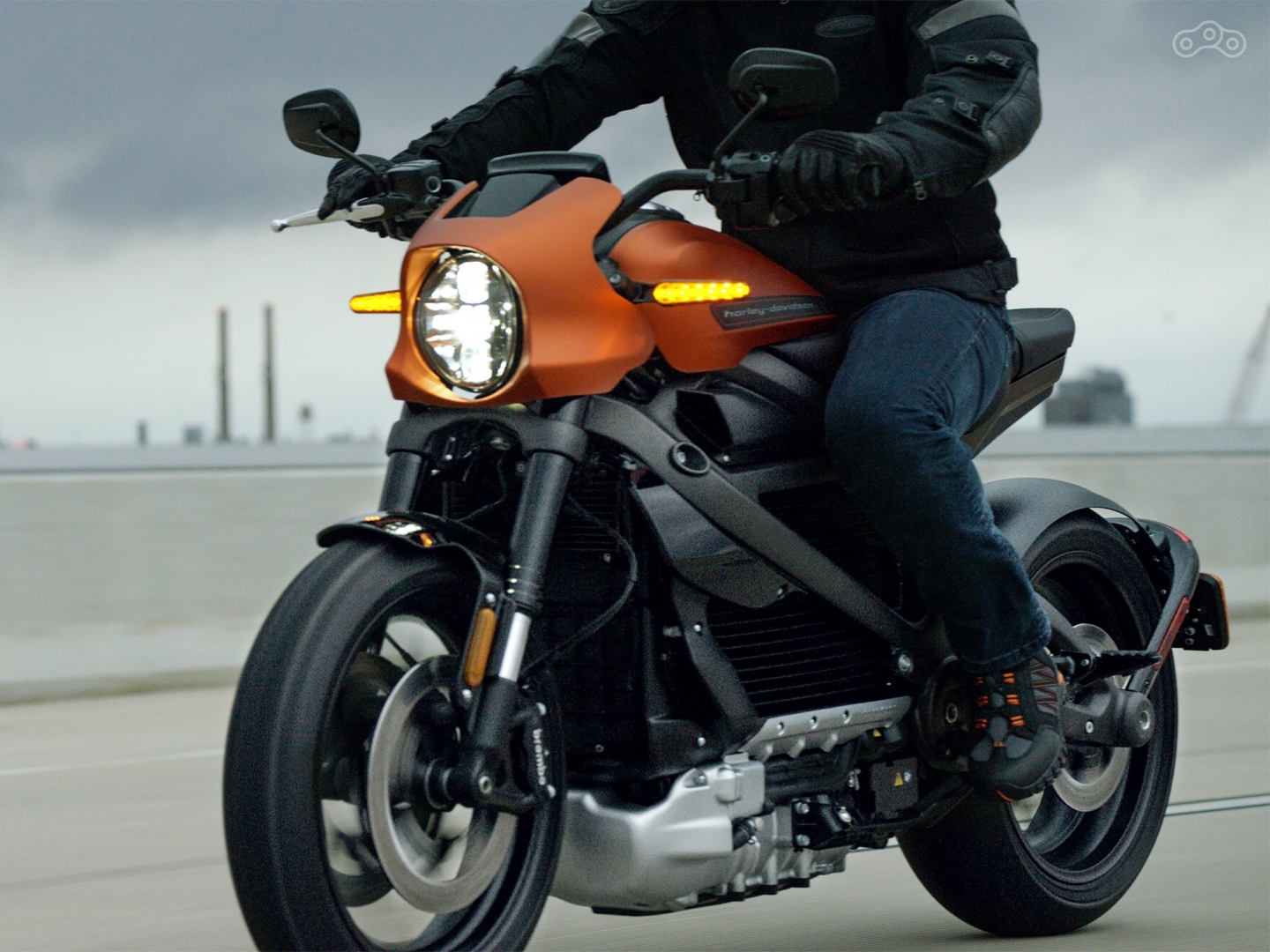 Производство Harley-Davidson LiveWire обещают наладить в следующем году, тогда же появятся данные о мощности и дальности байка