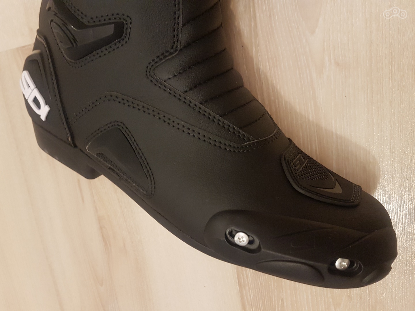 Мысок укреплен неплохо. Готов поспоритб, даже у избивающих женщин и школьников гвардии гвардейцев таких нет.