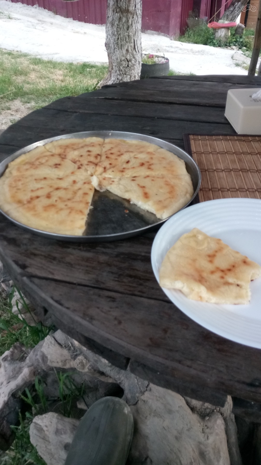 И покушать.