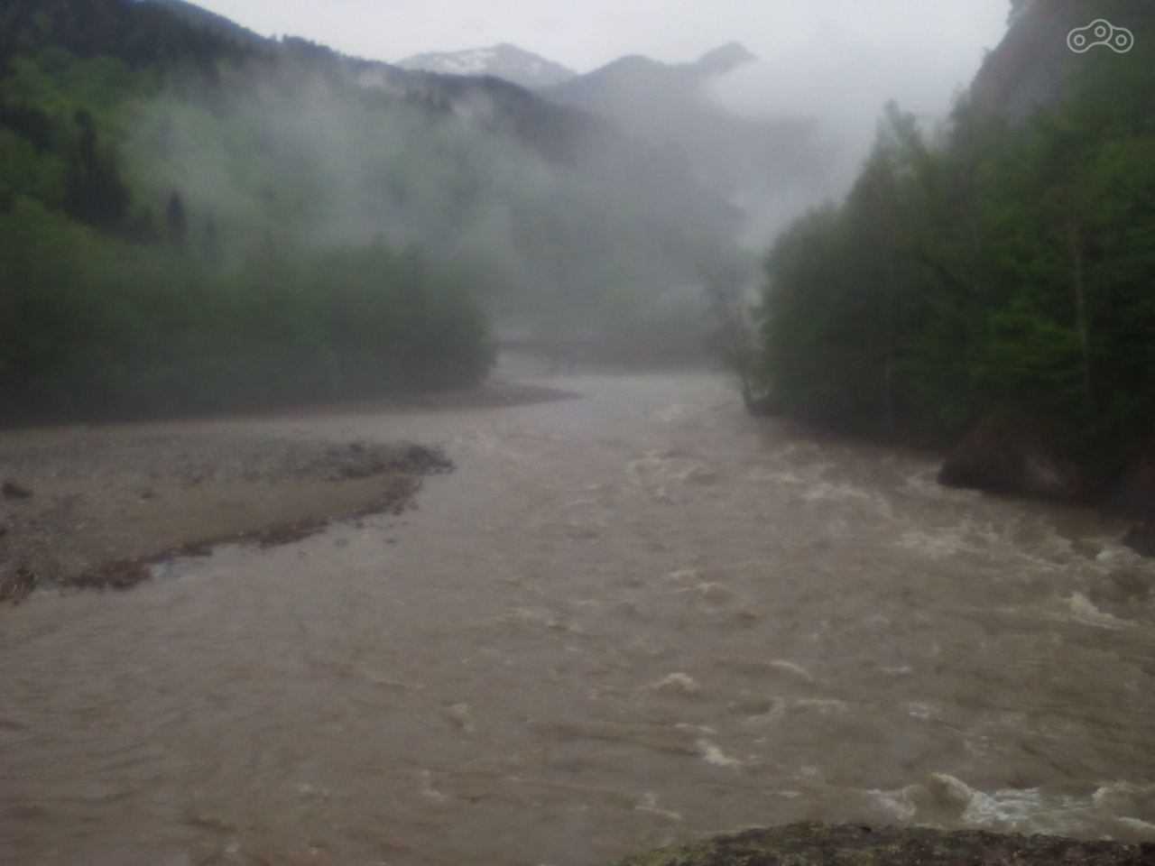 Река Большая Лаба в низкой облачности.
