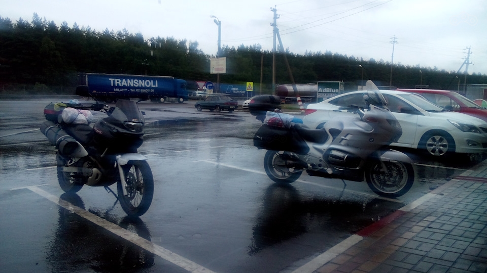 Первое фото в тот день на промокший телефон . Это обед в Лисках