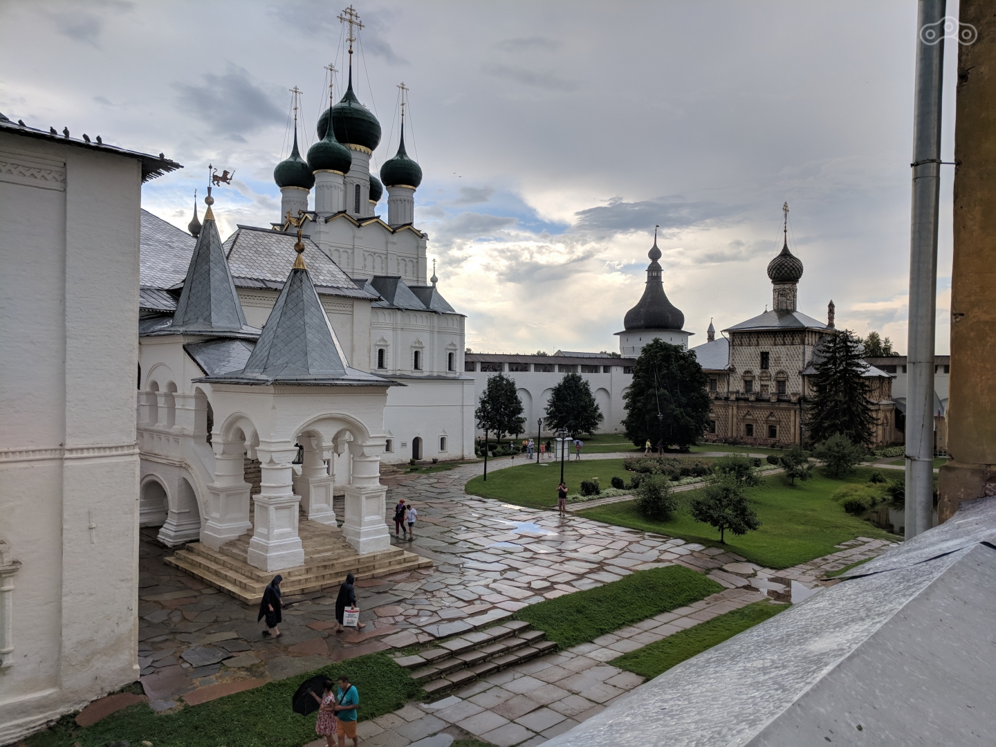 Знакомые всем места по кадрам из фильма "Иван Васильевич меняет профессию"