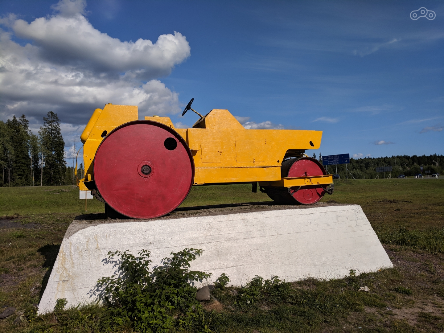 Памятник мужественным строителям северных дорог