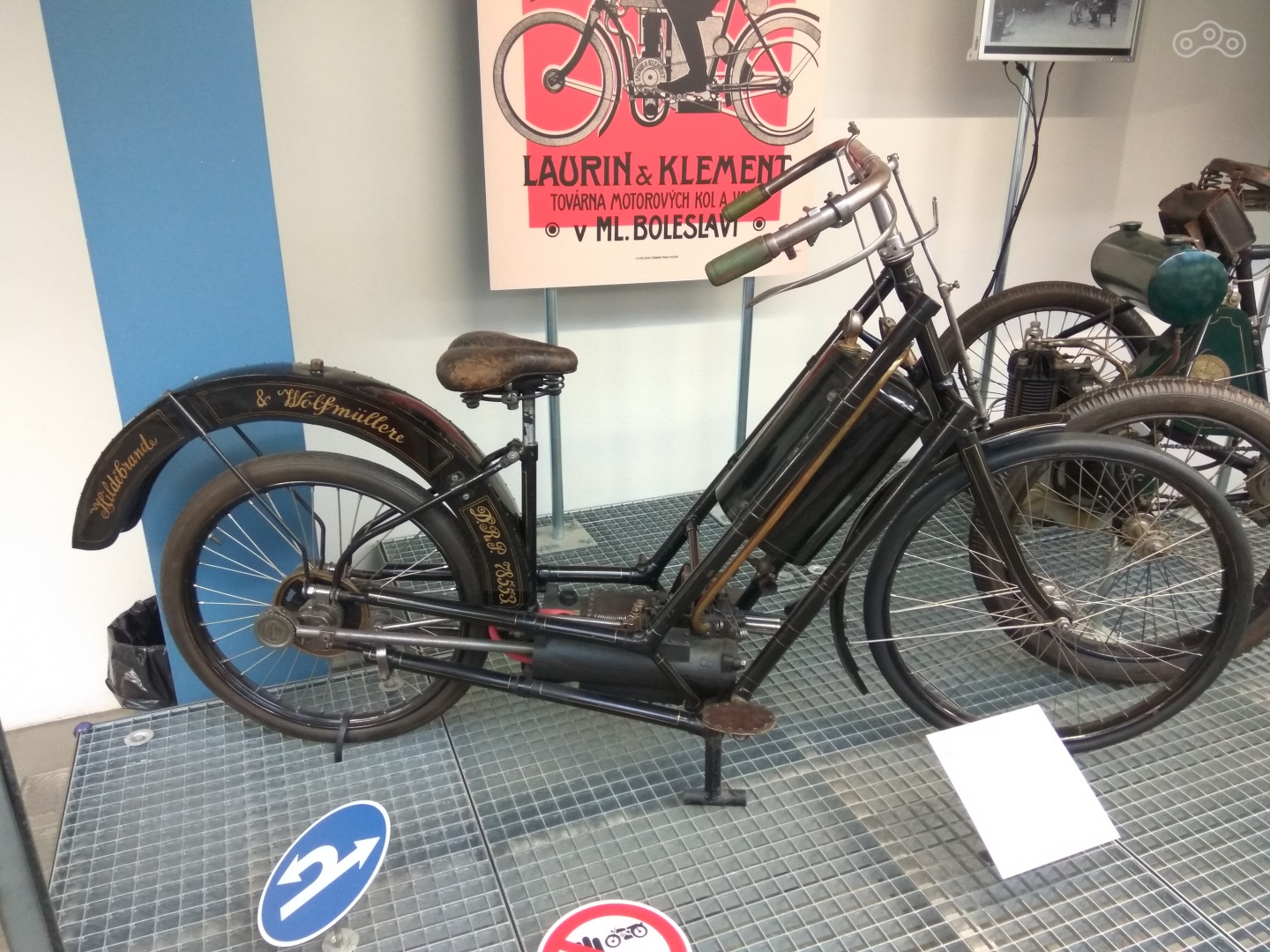 hildebrand & Wolfmuler 1894 (1,4 литра, 2,5л.с. максималка 45км/ч, вес 62)