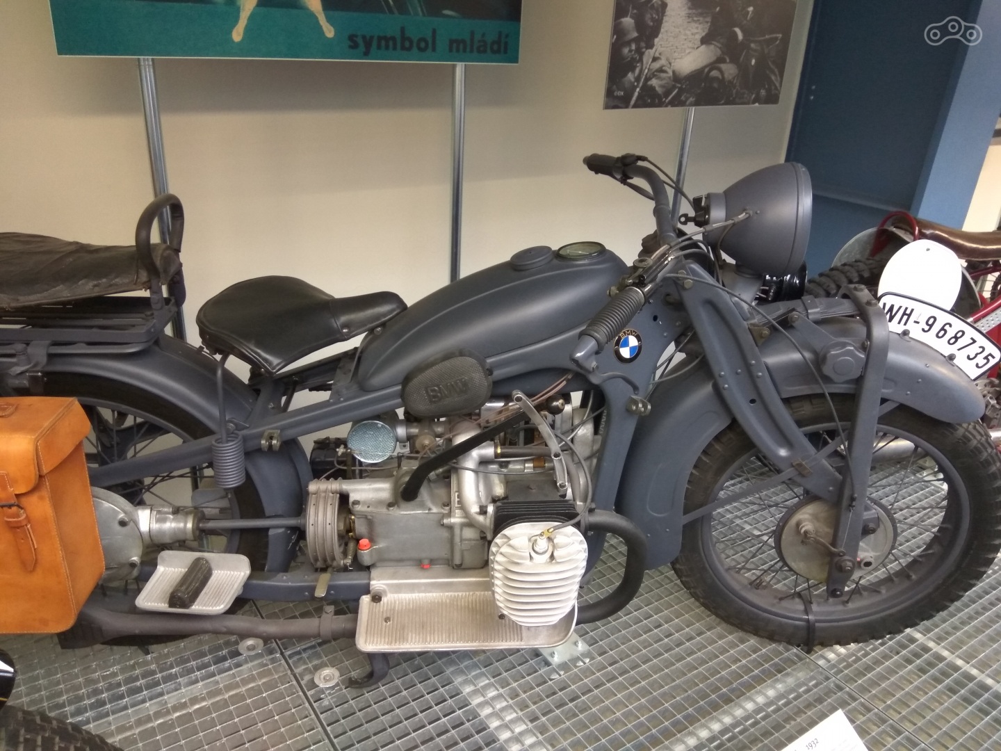 BMW R11 1932 (0,745 литра, 18л.с. макс. 100км/ч, вес 260) наш урал и сегодня 100 с трудом поедет...