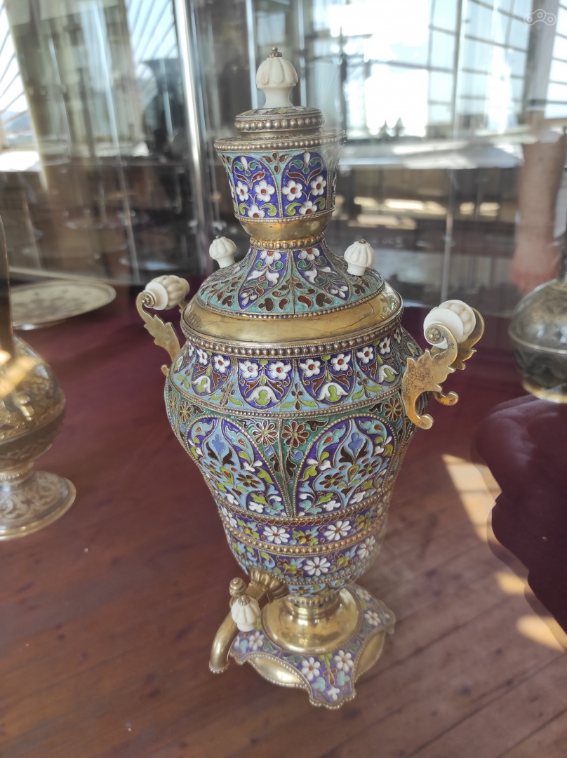 А это потрясающая работа самовара, к которым я не равнодушен.