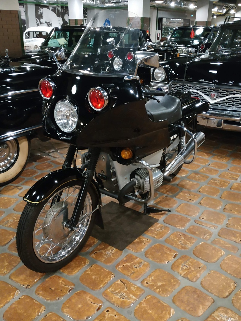 Днепр по спец заказу для кремлевского гаража, всего было выпущено 50 шт.