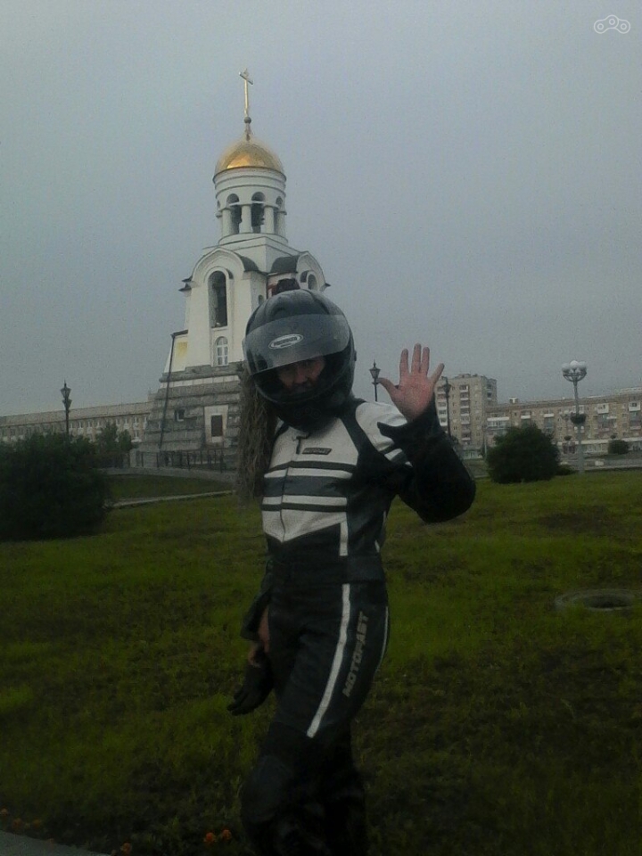 Дома. Часовня в центре Каменска-Уральского.