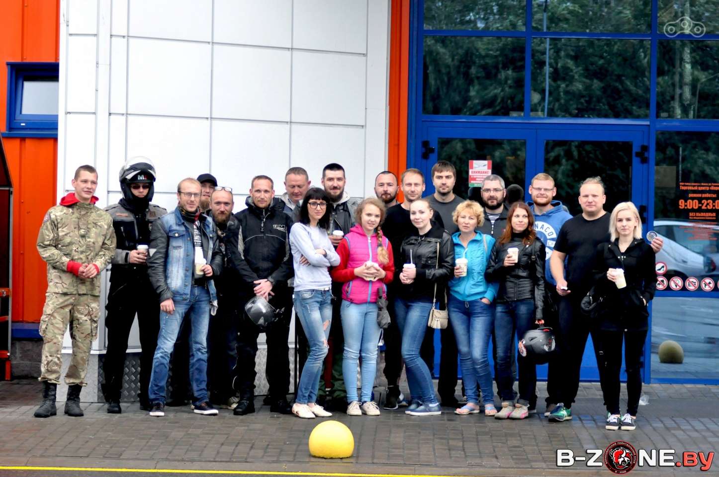 Непосредственно провожают друзья, те кто смог!