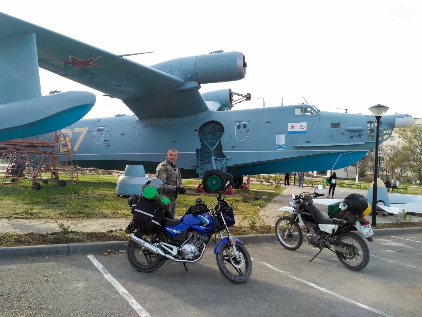 Бе-12 «Чайка» — советский противолодочный самолёт-амфибия (летающая лодка).